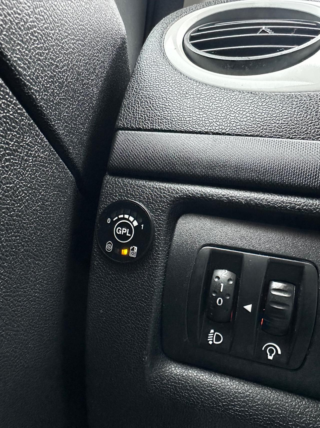 Renault Clio 1.2 16V 5 porte GPL Dynamique