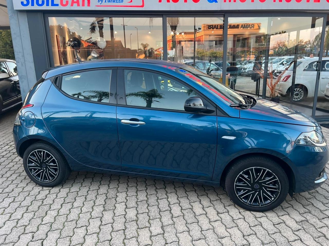 Lancia Ypsilon 1.0 FireFly 5 porte S&S Hybrid Alberta Ferretti