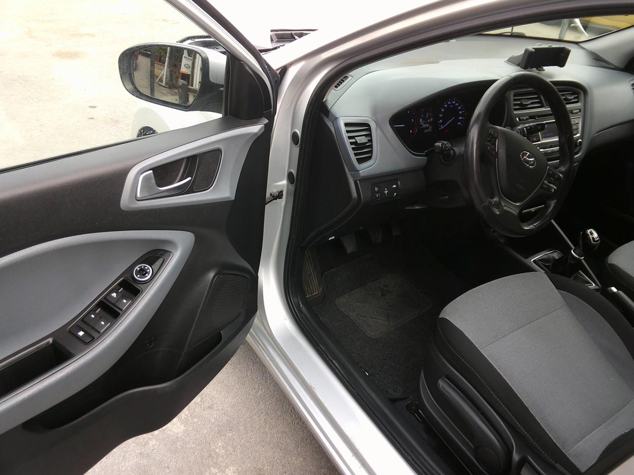 Hyundai i20 1.1 CRDi 12V 5 porte Comfort 14