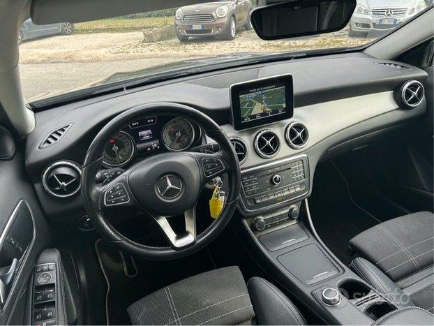 MERCEDES-BENZ GLA 200 d Automatic 4Matic Premium