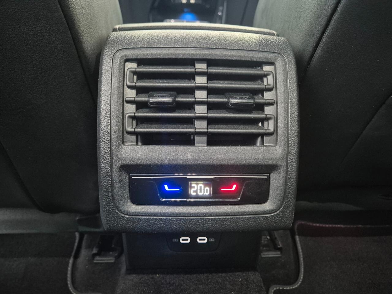 VOLKSWAGEN Golf Variant 2.0 TDI 150 CV DSG R-Line