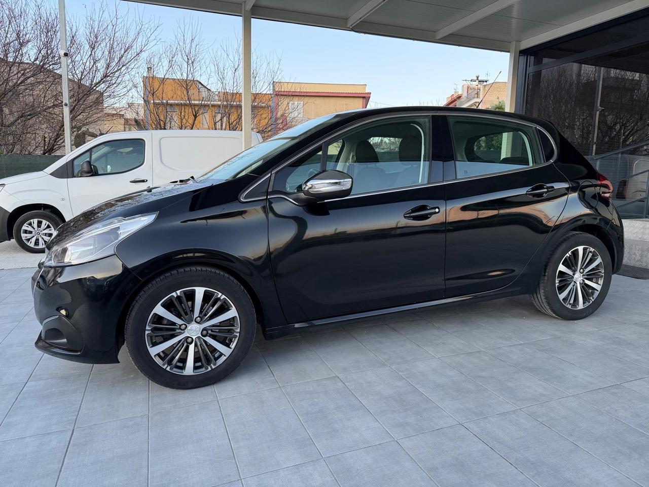 Peugeot 208 PureTech 82 5p. GPL Allure