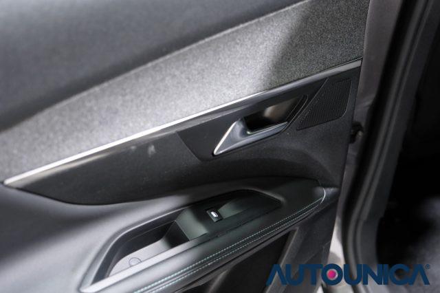 PEUGEOT 3008 HYBRID4 300 E-EAT8 ALLURE PACK