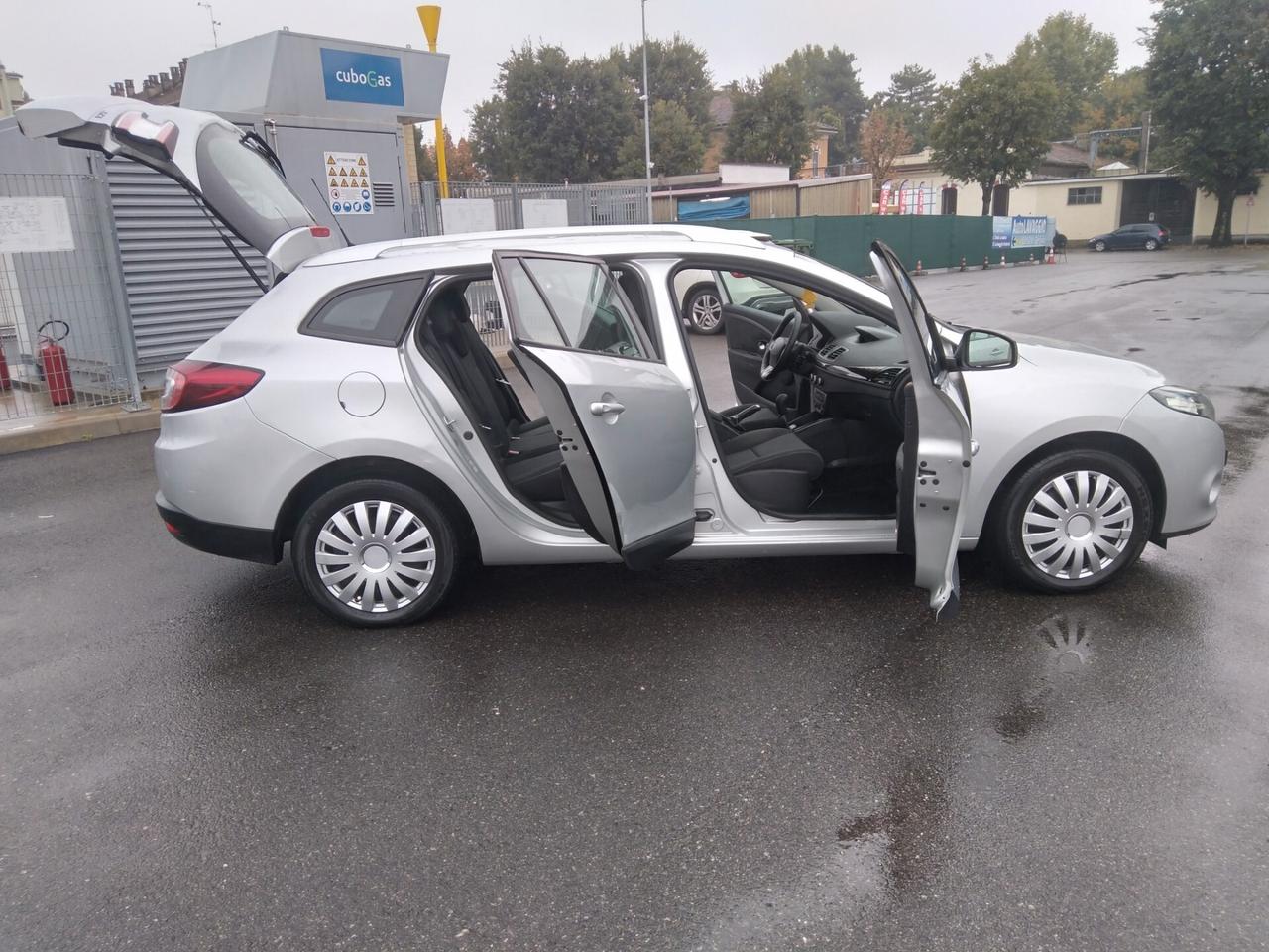 Renault Mégane 1.5 dCi 90CV SporTour Wave x neopatentati