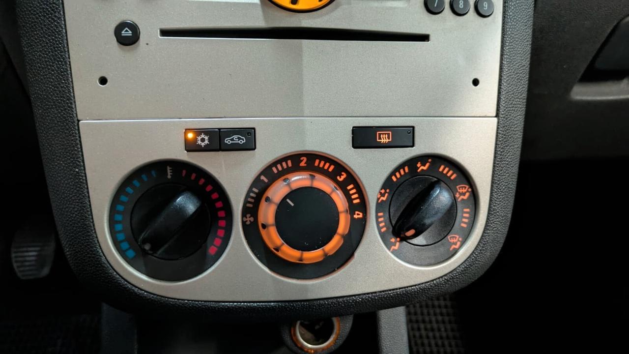 Opel Corsa 1.2 5 porte Cosmo