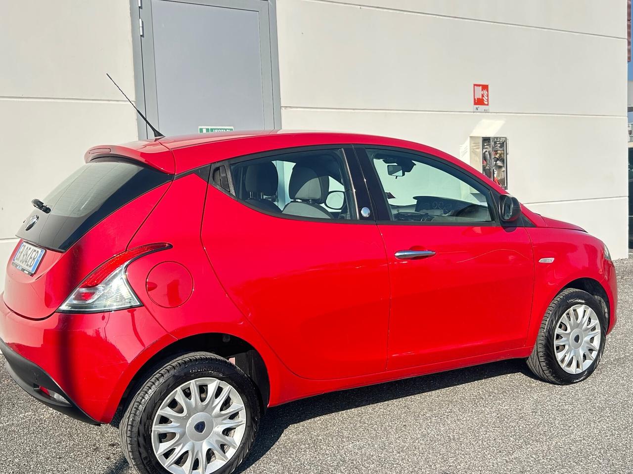 Lancia Ypsilon 0.9 TwinAir 85 CV 5 porte Metano Ecochic Gold