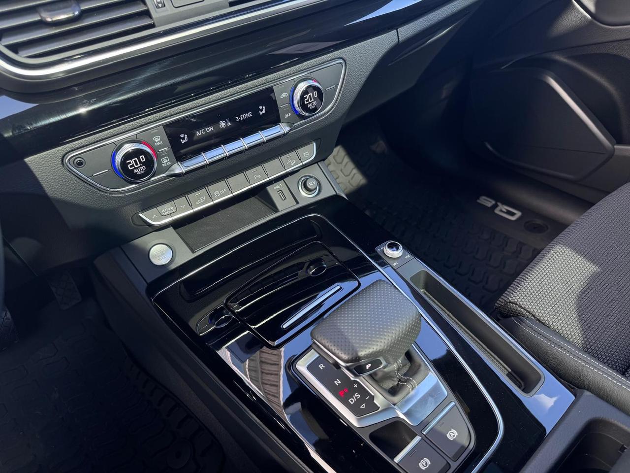 AUDI Q5 50 TFSIe S-TRONIC QUATTRO IDENTITY BLACK
