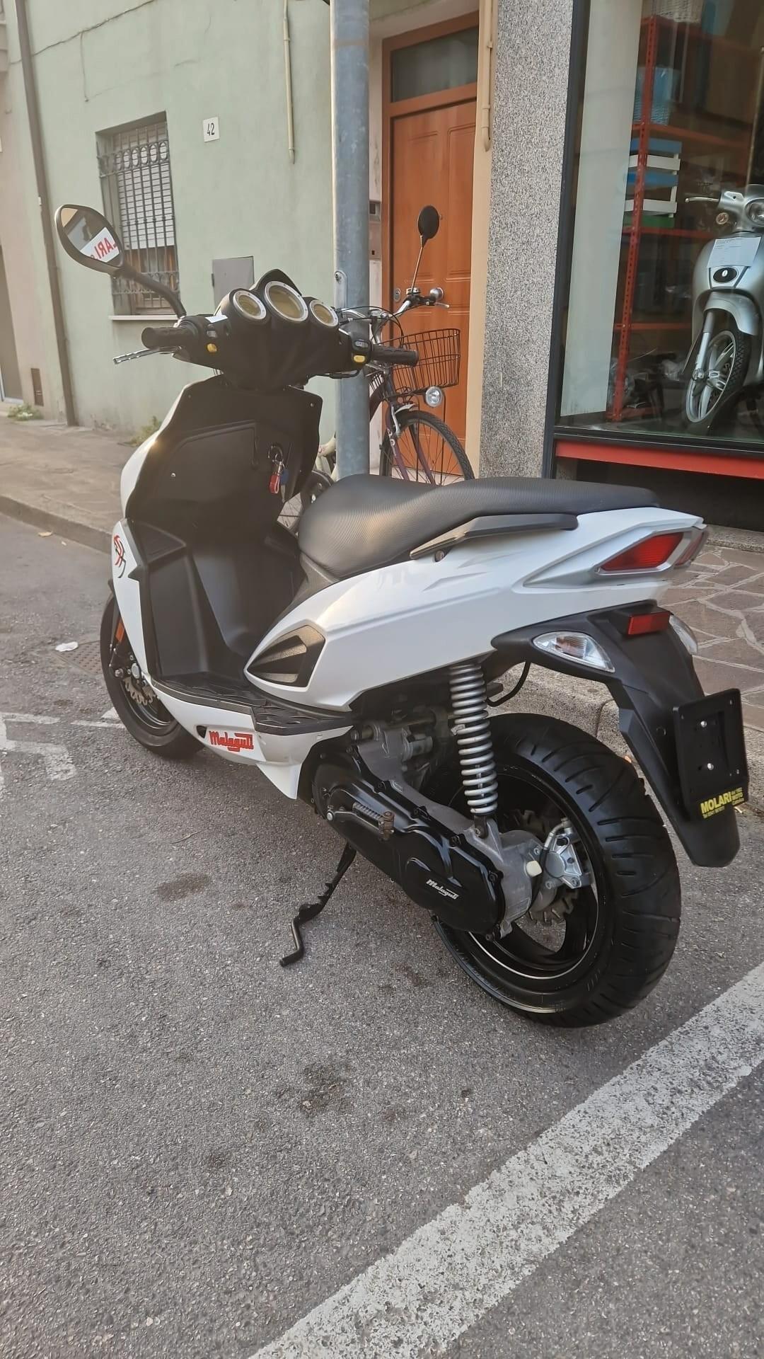 Malaguti Phantom F12R 50 LC Bianco 12-2010