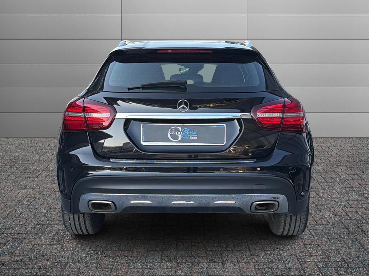Mercedes-Benz GLA 180 Premium auto