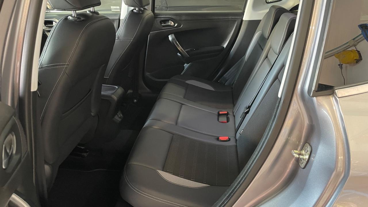 Peugeot 2008 1.6 e-HDi 115 CV Stop&Start Allure