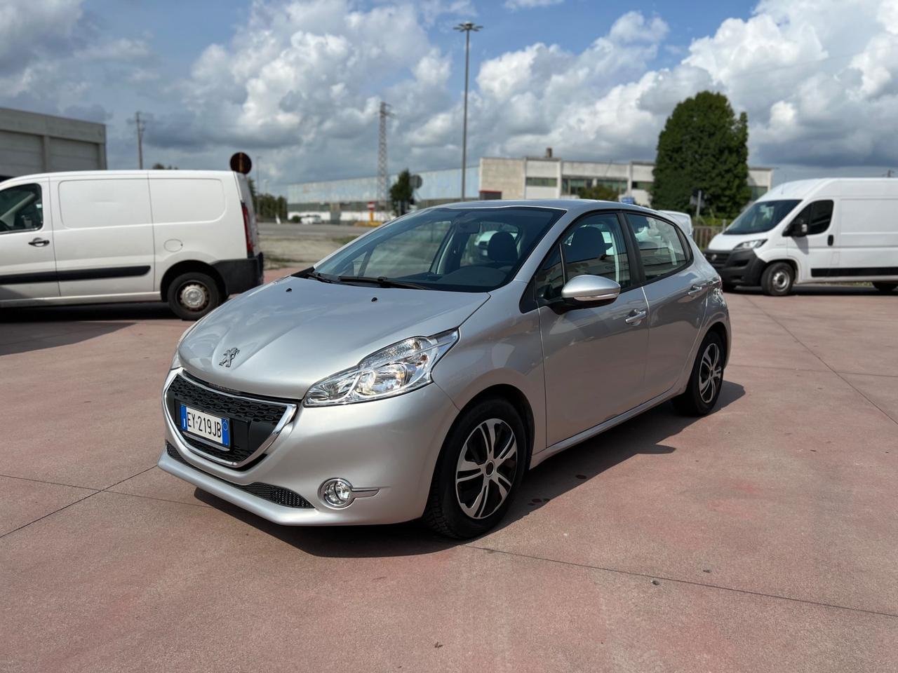 Peugeot 208 1.4 HDi 68 CV 5 porte Access