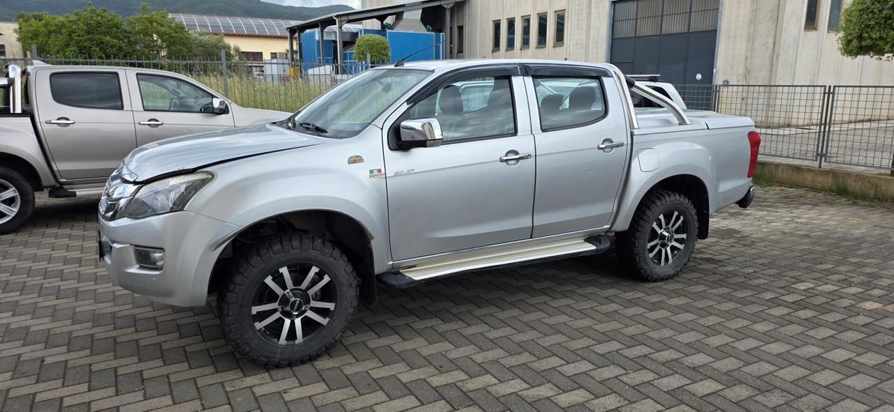 Isuzu D-Max 2.5 Crew Cab Solar A/T 4WD VEICOLO PER COMMERCIANTI