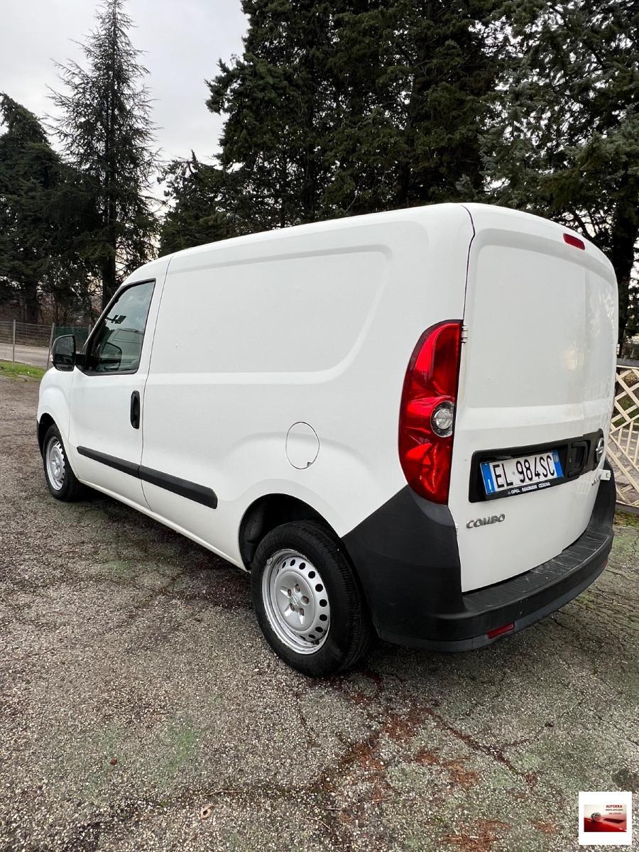 OPEL - Combo Tour - CDTi 90CV PC-TA Cosmo