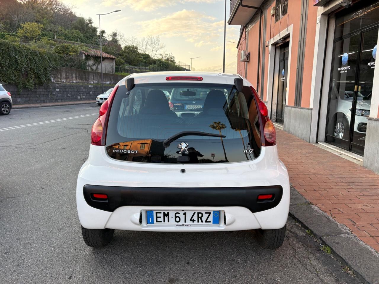 Peugeot 107 1.0 68CV 3p. 2012