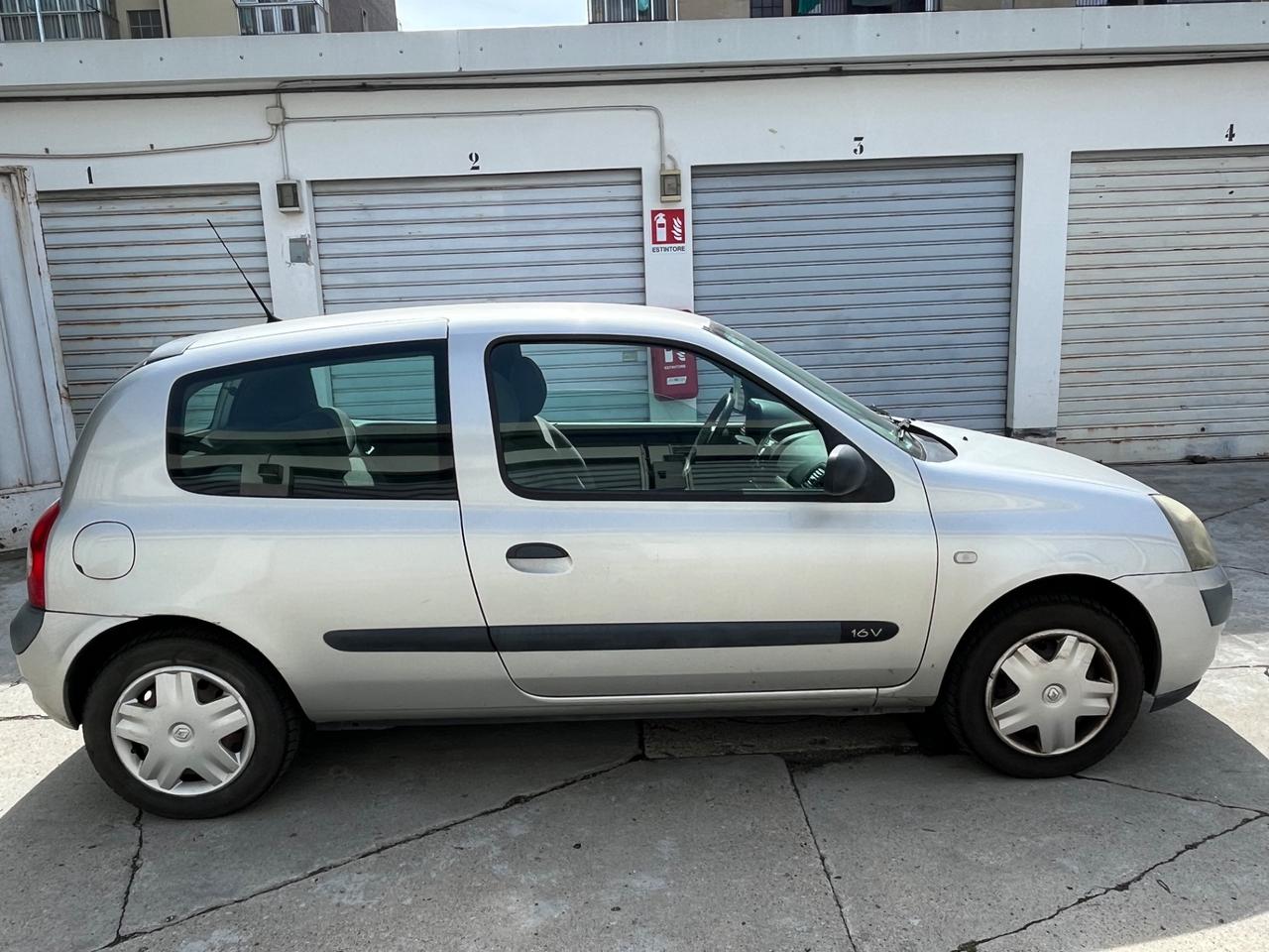 Renault Clio 1.2 16V cat 3 porte Luxe Privilège