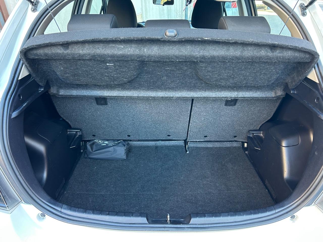 Toyota Yaris 1.0 b. solo 97000 km