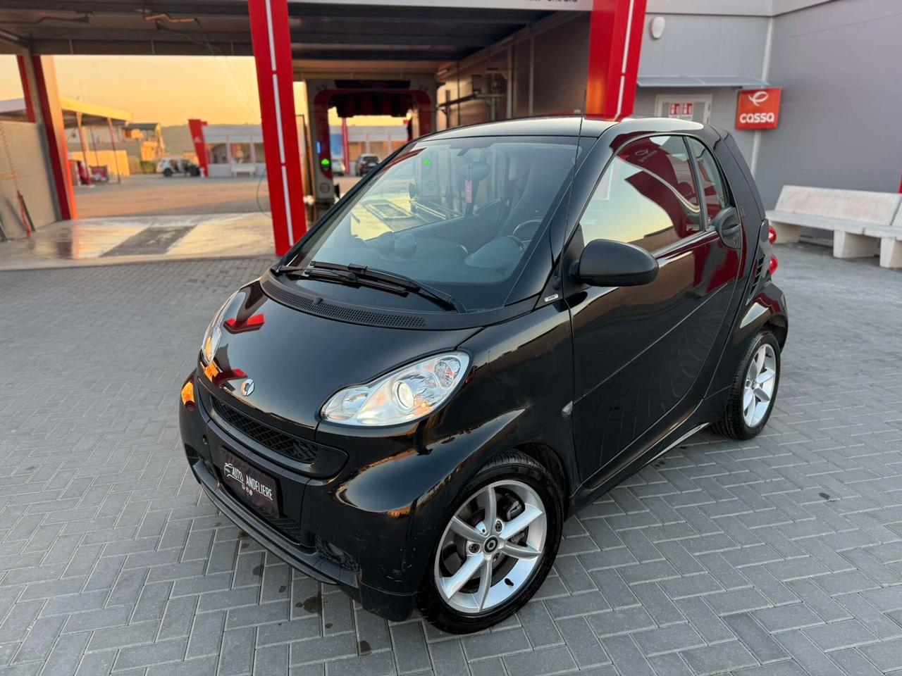 Smart ForTwo 1000 52 kW coupé passion/LED/NAVI/PELLE/BELLA