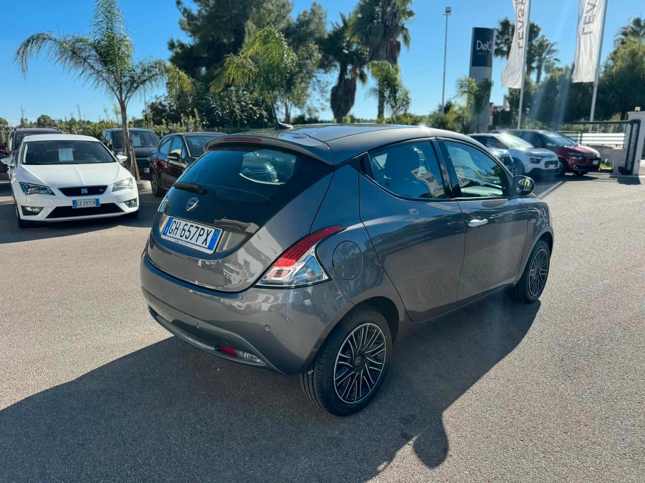 Lancia Ypsilon 1.0 FireFly 5 porte S&S Hybrid Ecochic Gold