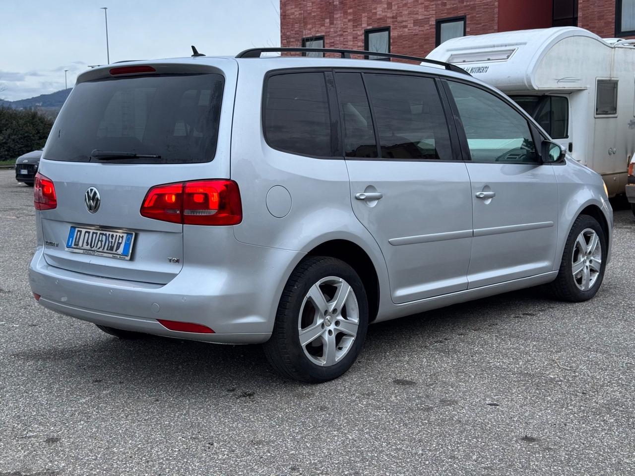 Volkswagen Touran 1.6 TDI DSG Business 7 posti 2015