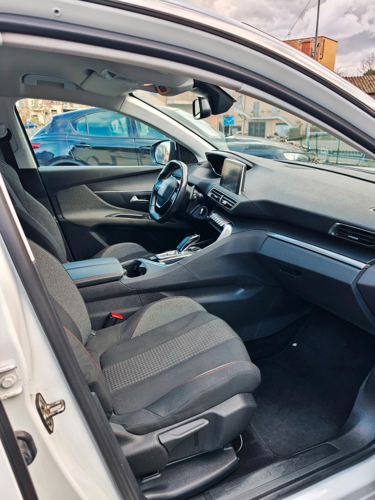 Peugeot 3008 130cv EAT8 Business