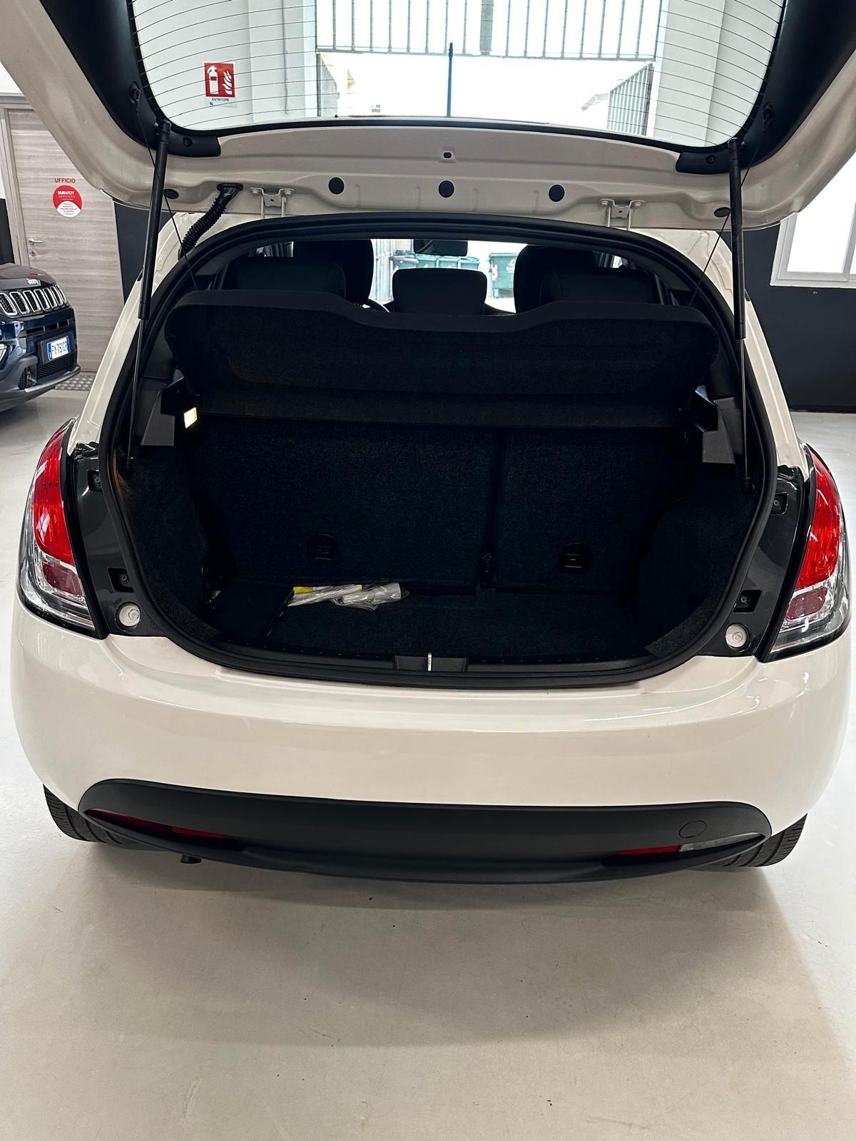 Lancia Ypsilon 1.0 FireFly 5 porte S&S Hybrid Ecochic Gold