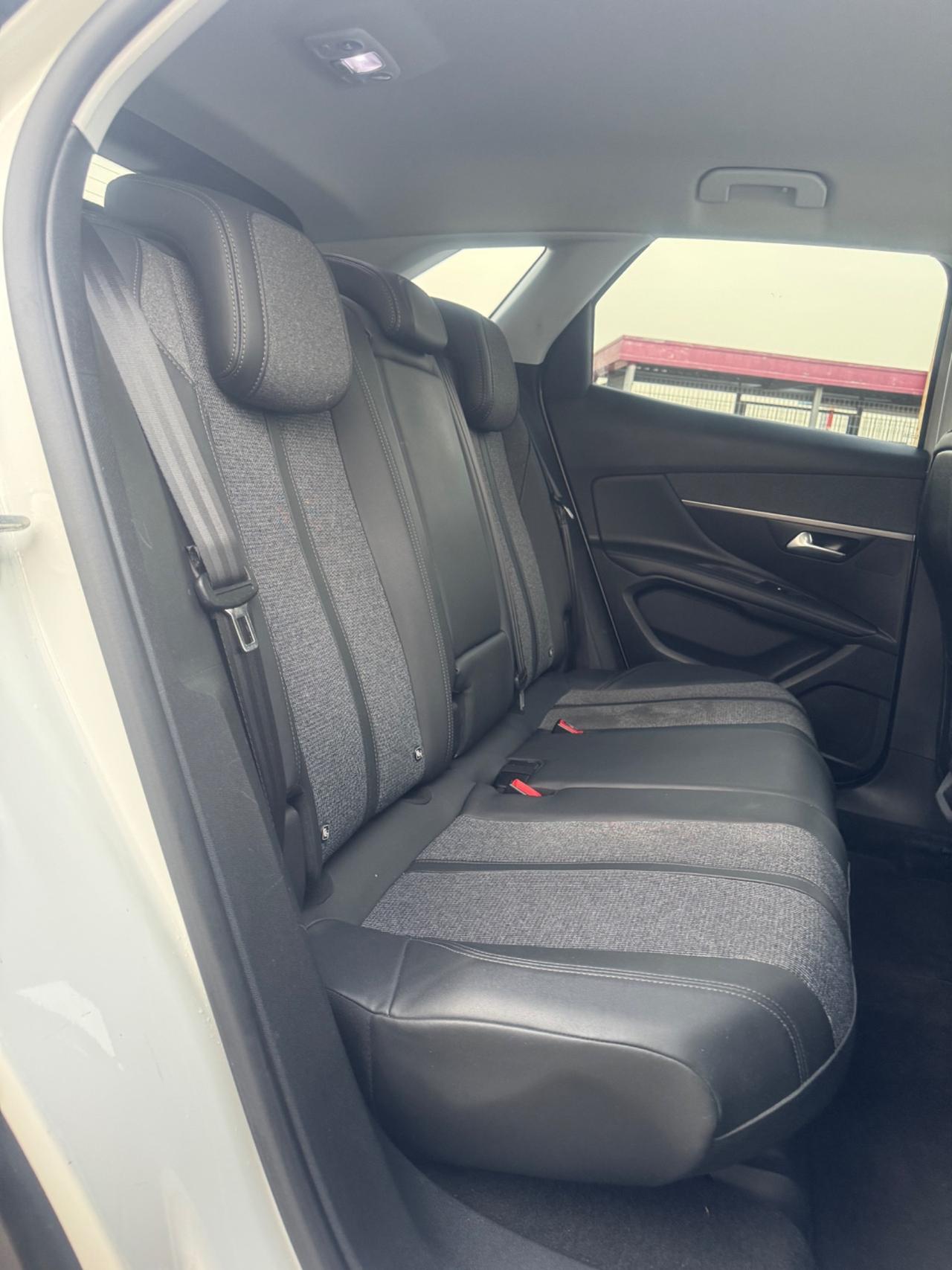 Peugeot 3008 BlueHDi 130 S&S Aut. Allure