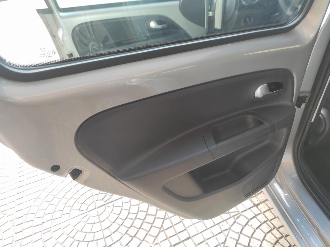 Volkswagen up! 2015 1.0 75 CV 5 ASG Automatica