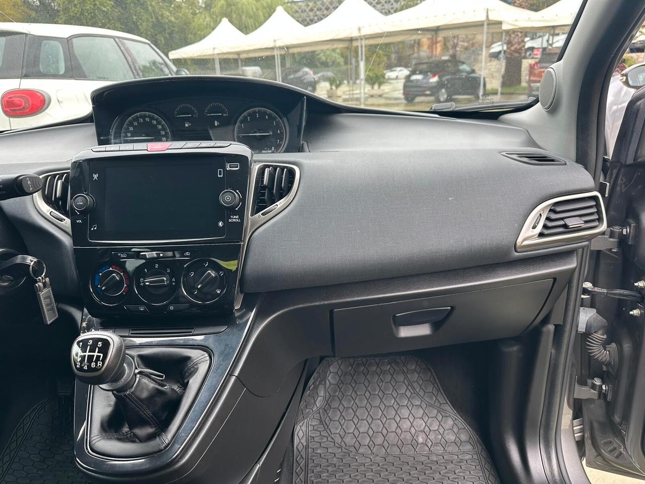 Lancia Ypsilon 1.0 FireFly 5 porte S&S Hybrid Ecochic Gold
