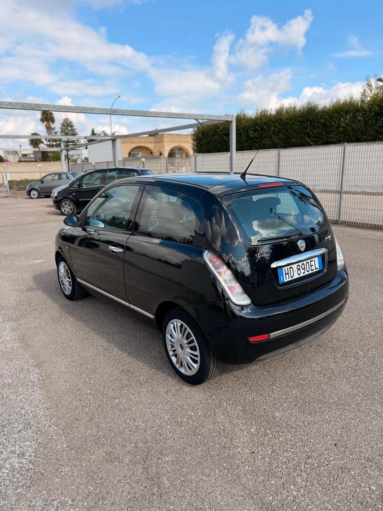 Lancia Ypsilon 1.3 MJT 75 CV Modamilano