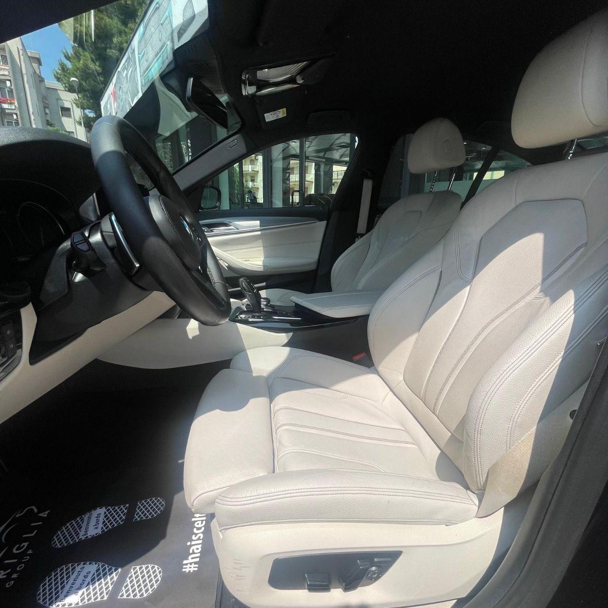 BMW - Serie 5 - 520d Msport