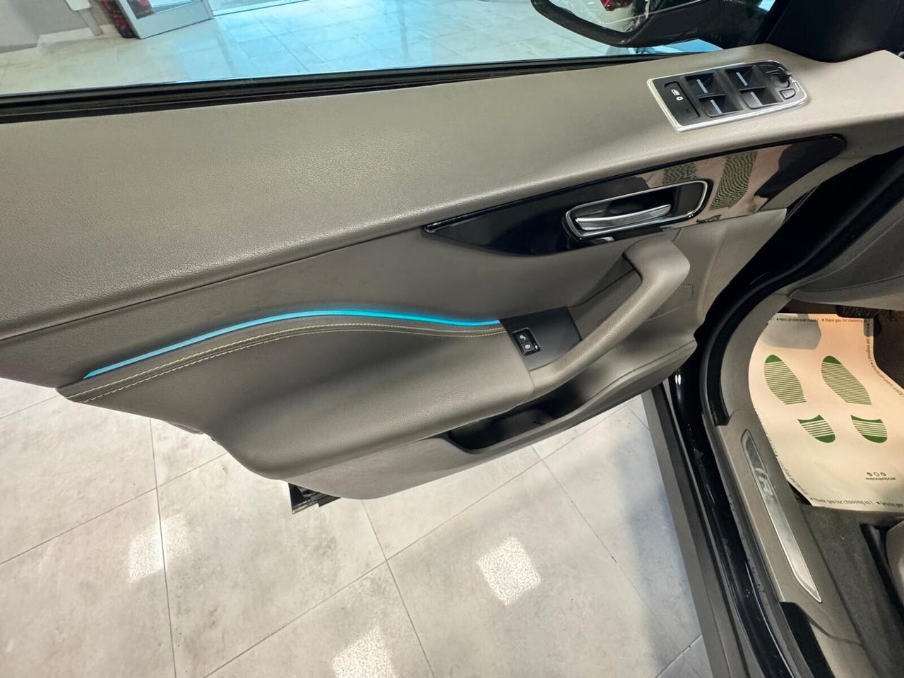 JAGUAR F-PACE 2-0 D4D 4WD TETTO APRIBILE R-DYNAMIC SPORT