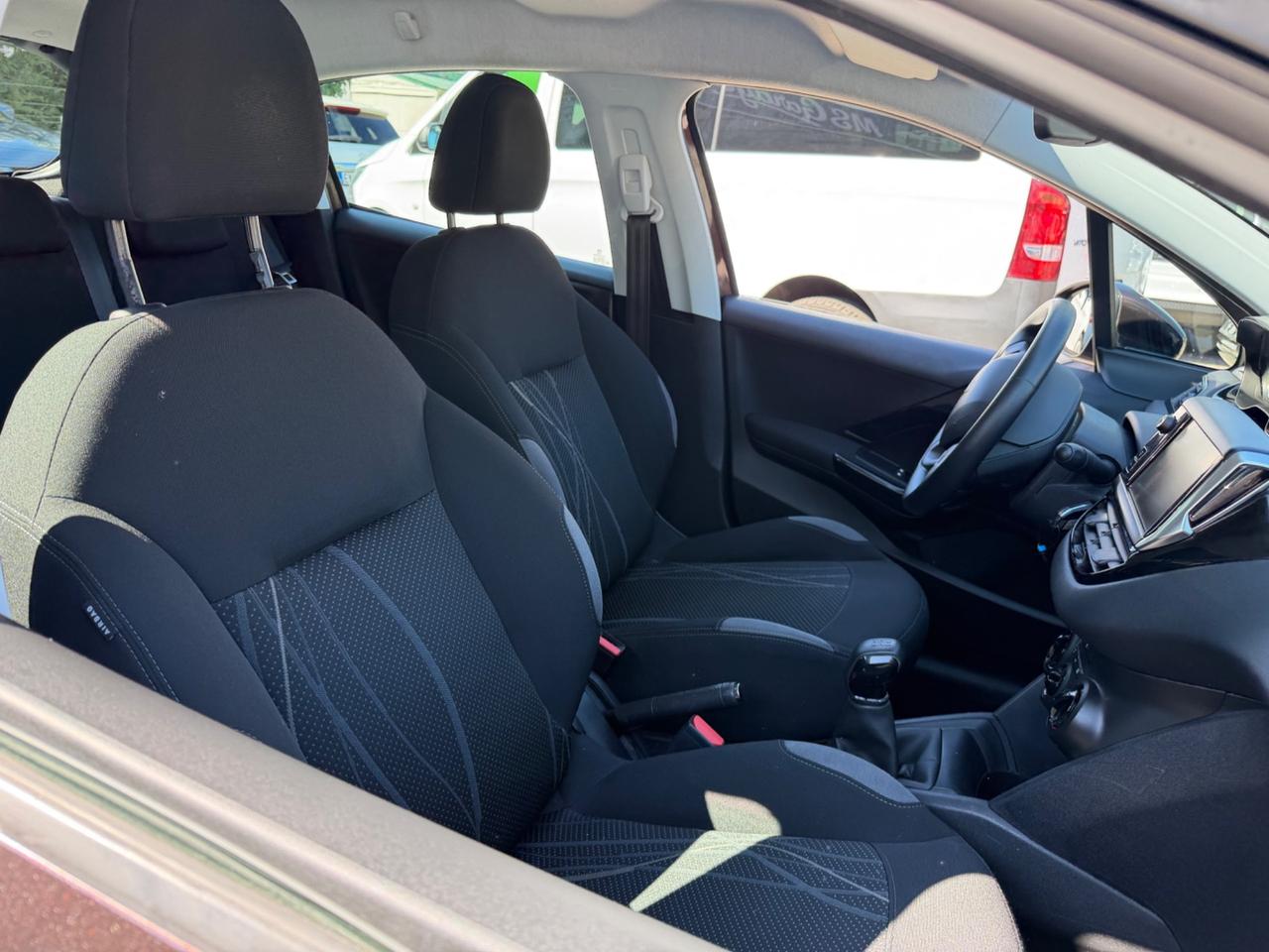 Peugeot 208 1.2 Neopatentati