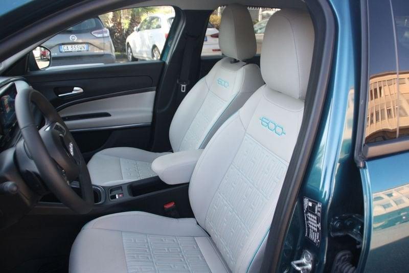 FIAT 600 1.2 Hybrid 110cv La Prima