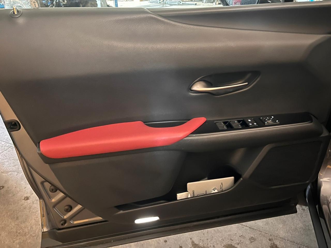 Lexus UX 250h F SPORT