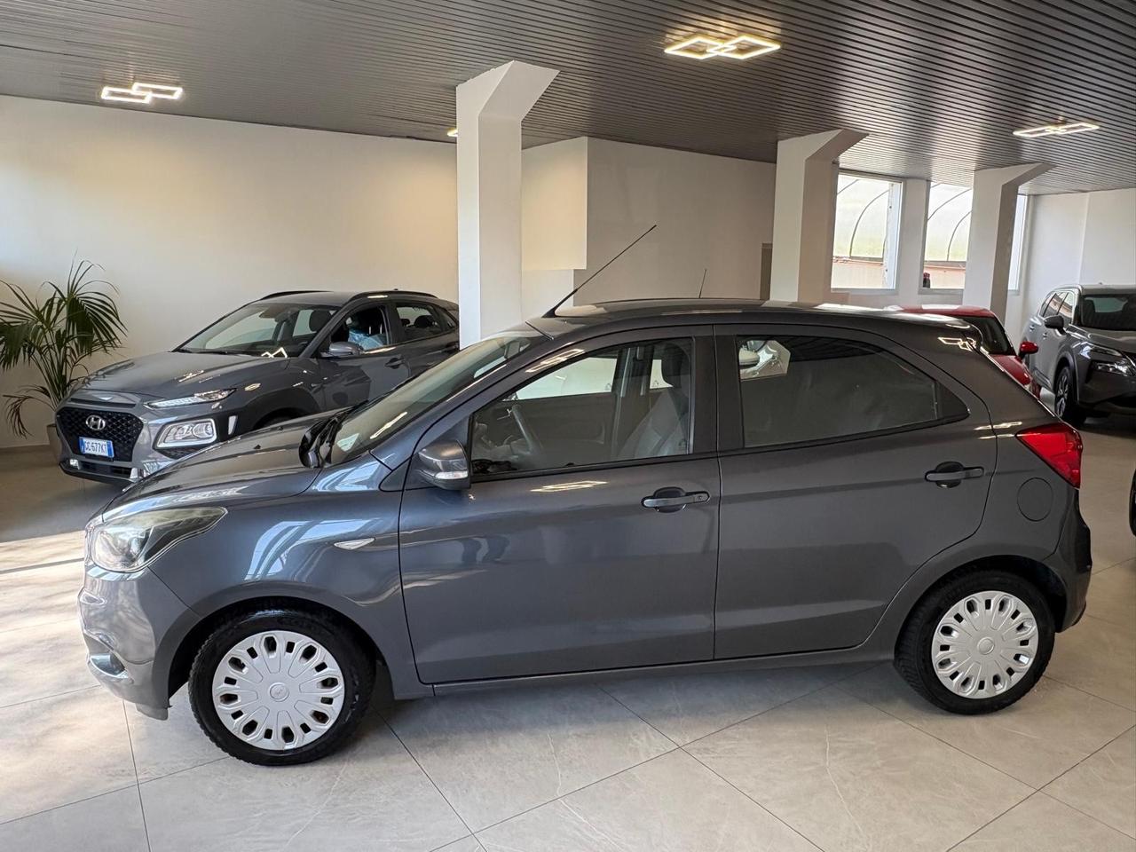 Ford Ka 1.2 Ti-VCT 85CV Black & White -