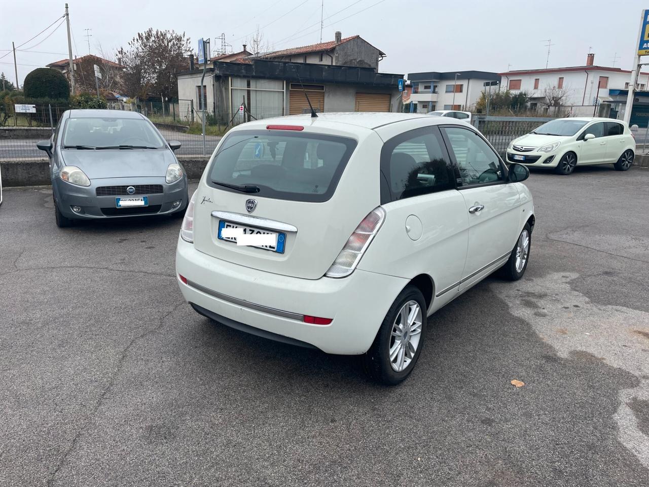 Lancia Ypsilon 1.3 MJT 75 CV Unyca