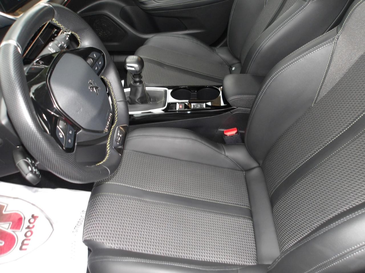 PEUGEOT 2008 GT LINE 1.5 DIESEL-RETROC-NAVI