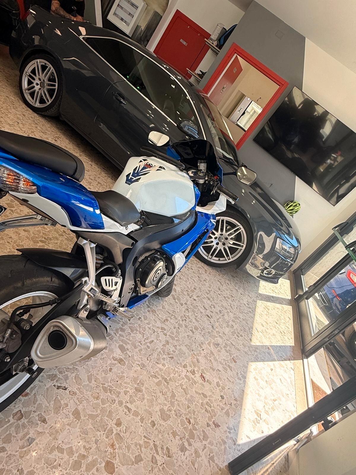 Suzuki GSX R 750
