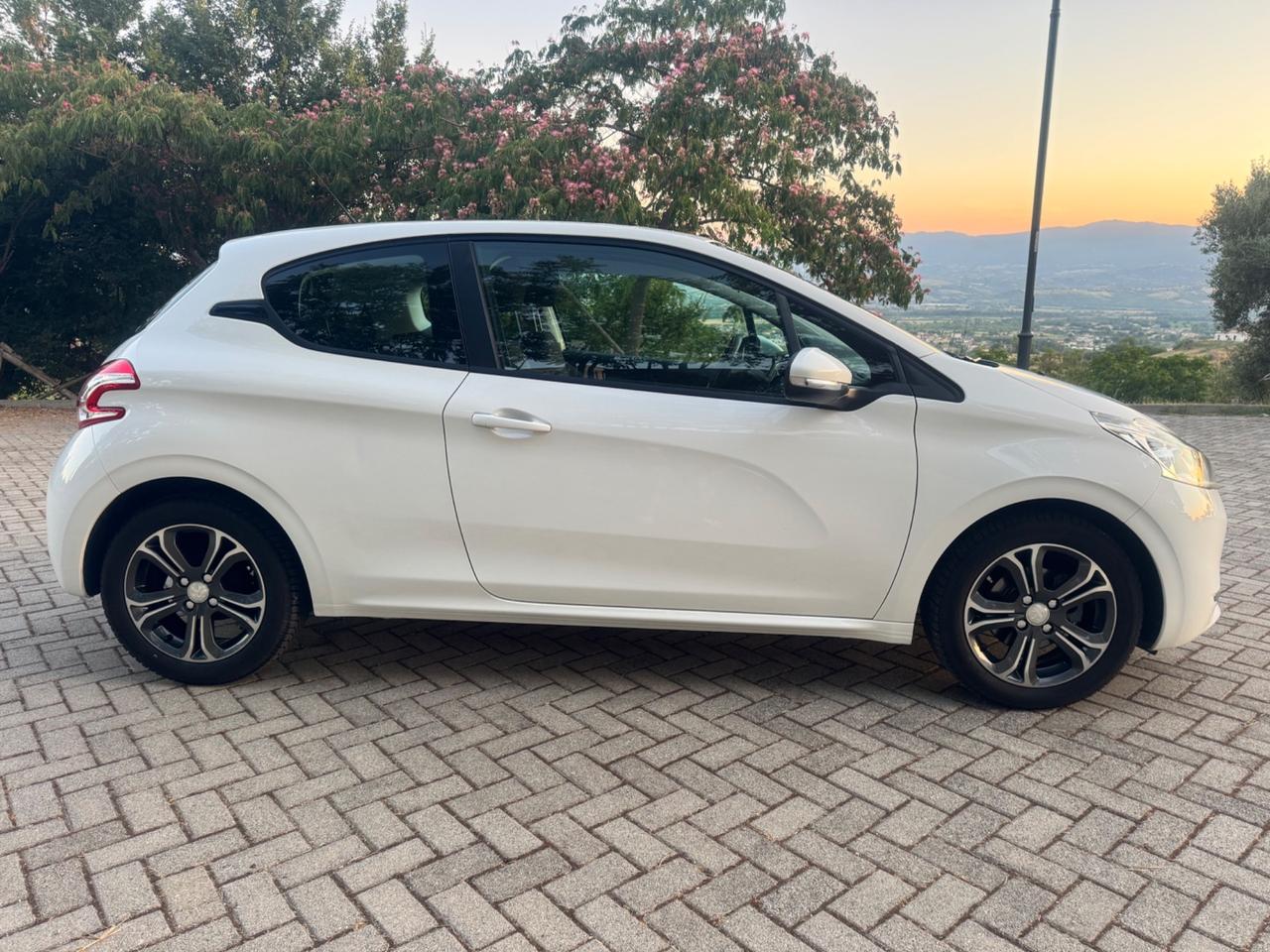 Peugeot 208 1.4 HDi 68Cv 3Porte *ALLURE* 2014