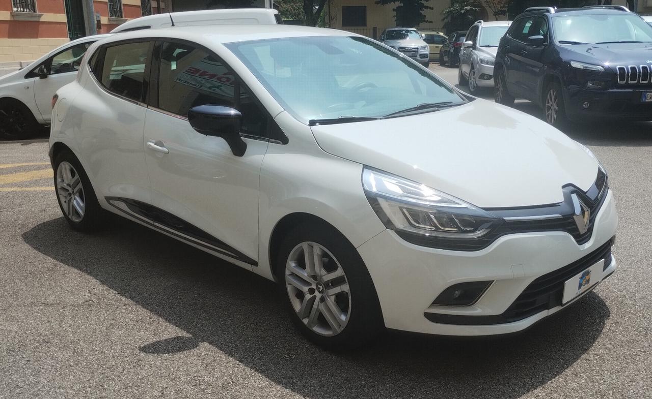 Renault Clio dCi 8V 75 CV 5 porte Moschino Zen NEOPATENTATI