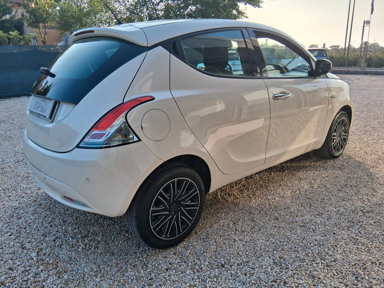 Lancia Ypsilon 1.2 69 CV 5 porte Platinum
