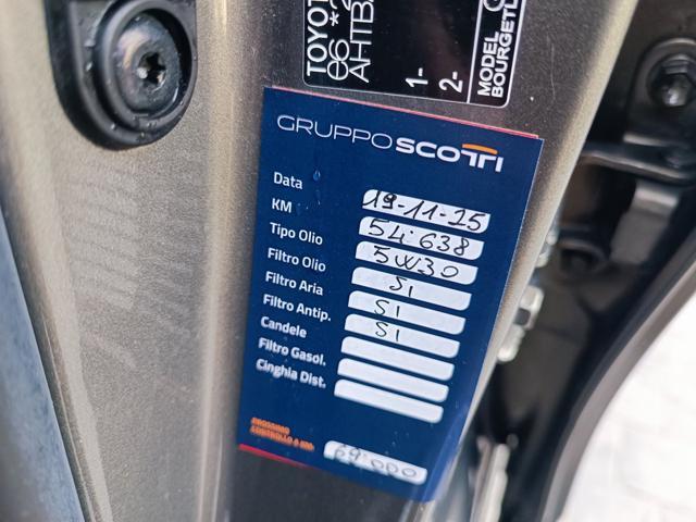 TOYOTA Hilux 2.8 D A/T 4WD 4 porte Double Cab Invincible