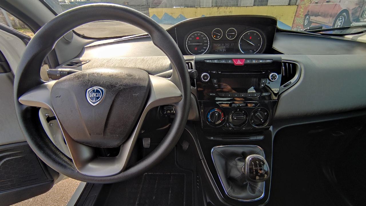 Lancia Ypsilon 1.3 MJT 95CV 5 porte NEOPATENTATI - 2015