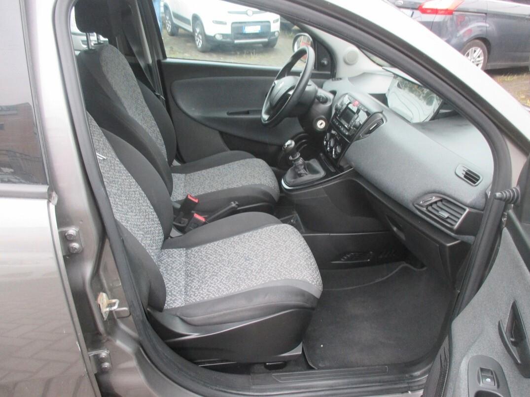 Lancia Ypsilon 1.0 FireFly Hybrid Ecochic Per Neopatentati