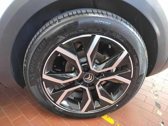 Citroen C4 motore elettrico 136 CV Shine