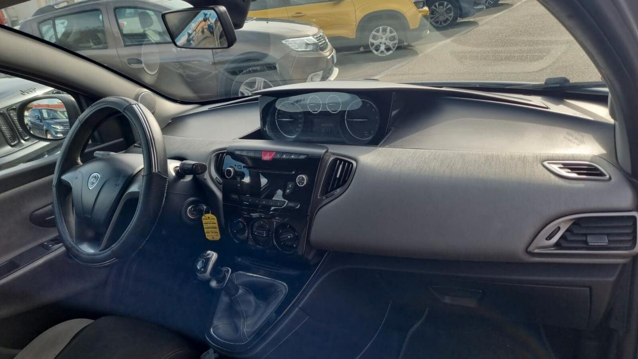 Lancia Ypsilon 0.9 TwinAir 85 CV 5 porte Metano Ecochic Gold