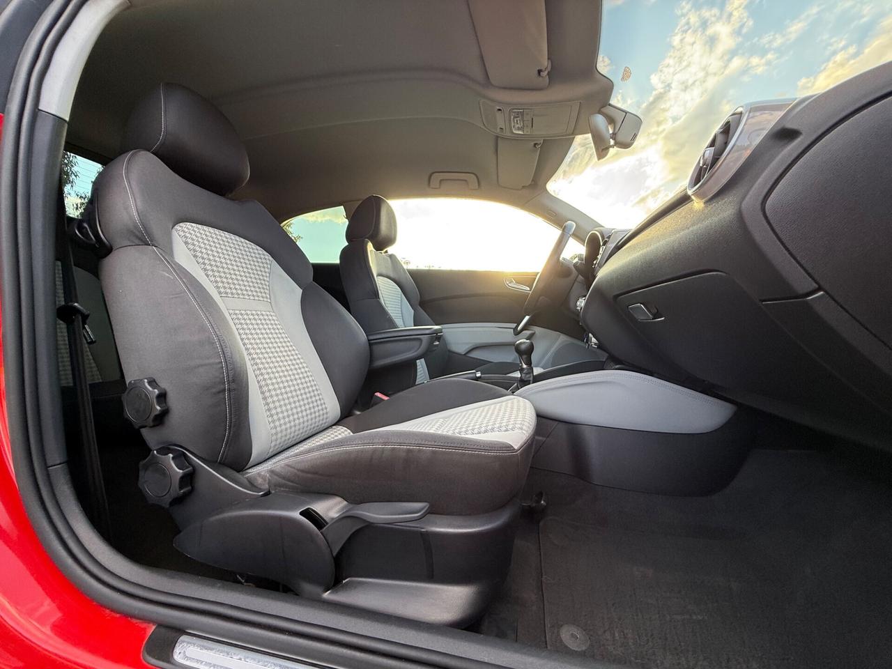 Audi A1 1.6 TDI 105 CV S LINE