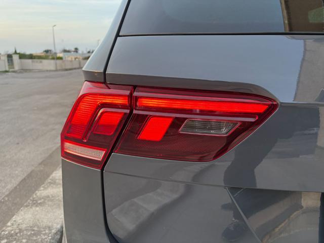 VOLKSWAGEN Tiguan 2.0 TDI 150 CV SCR DSG R-Line LUCI AMBIENTE