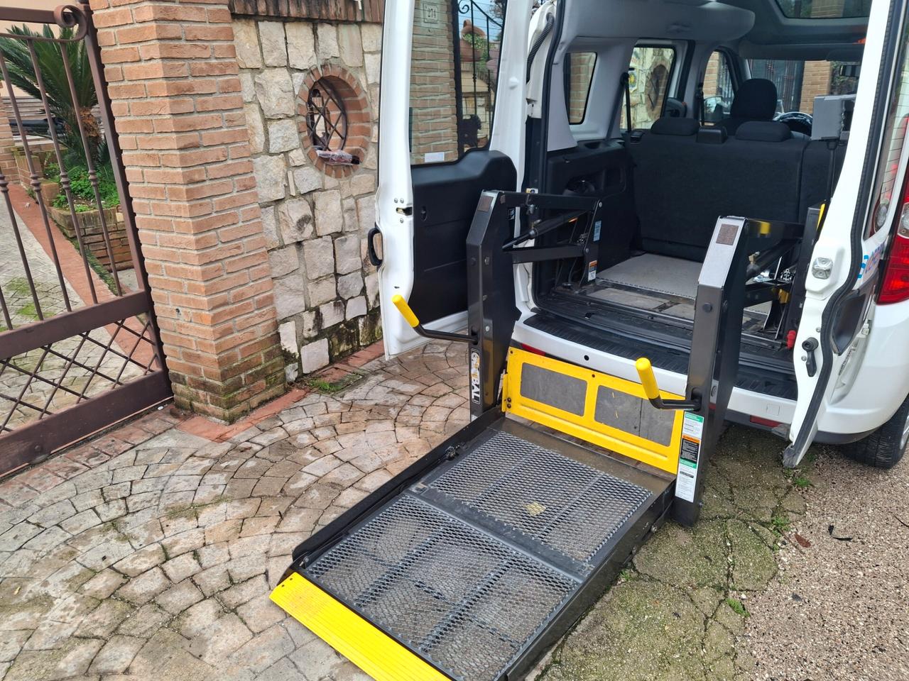Fiat Doblo Doblò 1.6 MJT 16V 90CV tetto alto pedana elettrica trasporto disabili