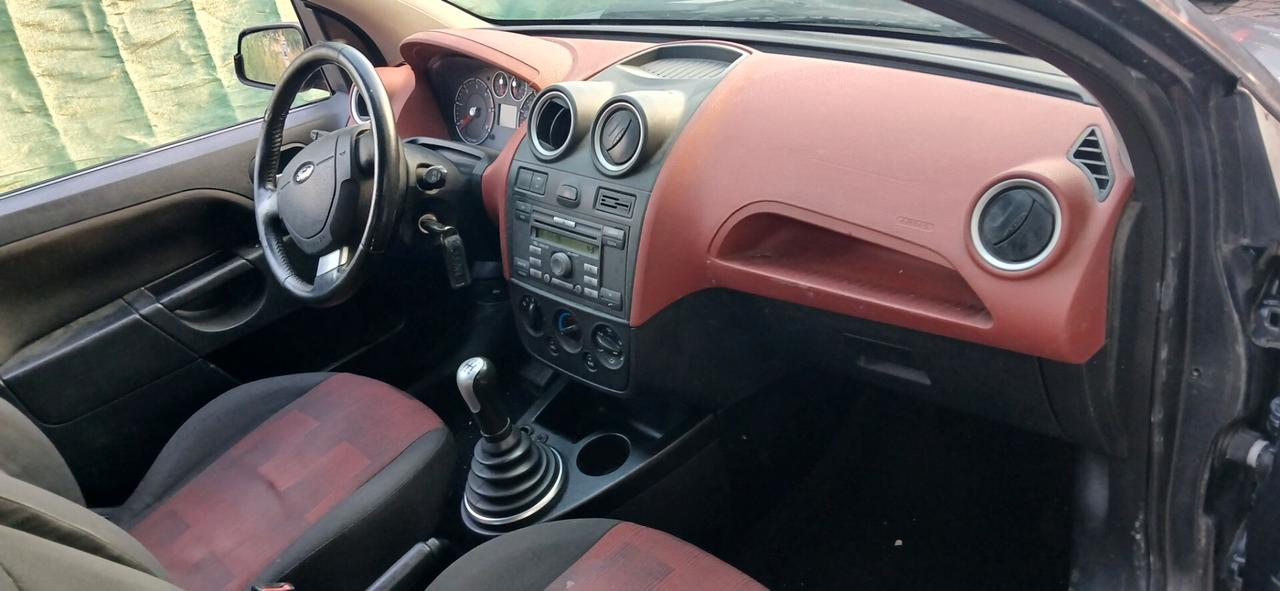 Pochi km diesel neopatentati Ford fiesta
